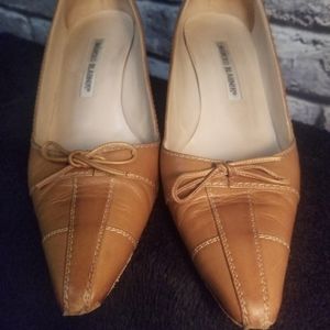 Manolo Blahnik light tan classic pump kitten heel Oxford stitch with bow 38